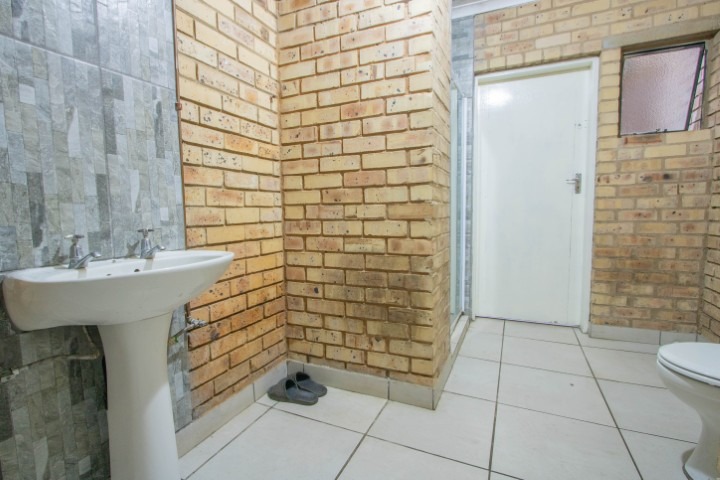 To Let 11 Bedroom Property for Rent in Die Bult North West